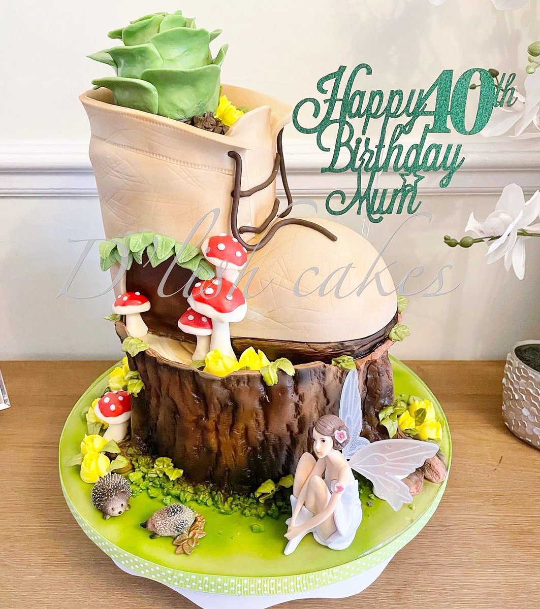 Gardeners cake #delicious #chocolate #food #gardening #cakes #surrey #birthdaywishes #cobham <a href="/CakeandBakeShow/">The Cake & Bake Show</a> <a href="/BestCakeBlog/">Best Cake Blog</a>