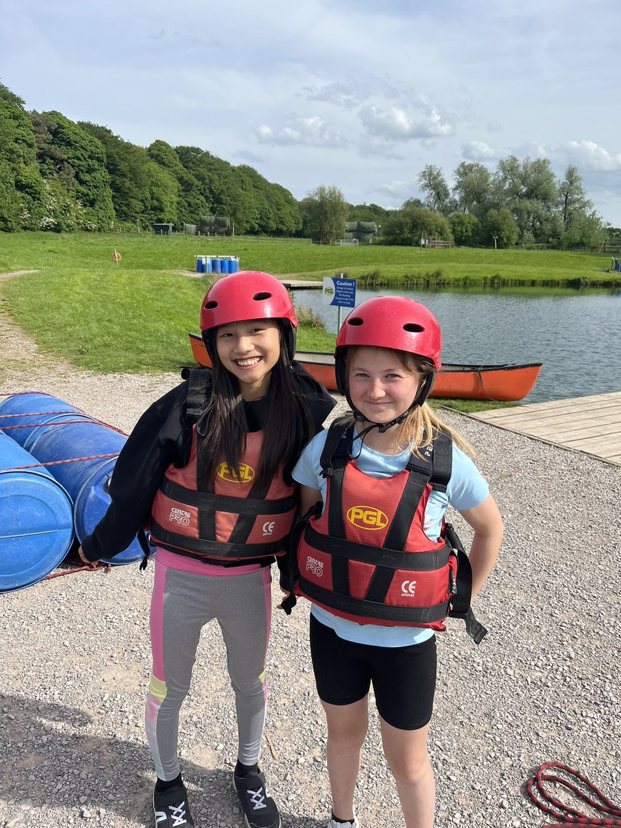 vikdockerty's tweet photo. @ParklandsLeeds @chrisdysonHT Raft building with group 3. https://t.co/v8Al9jBrKb