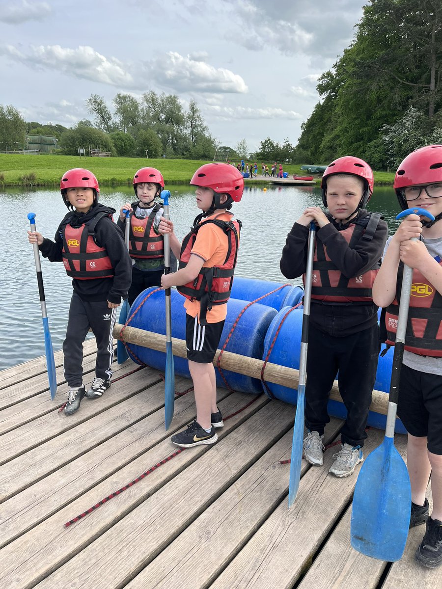 vikdockerty's tweet photo. @ParklandsLeeds @chrisdysonHT Raft building with group 3. https://t.co/v8Al9jBrKb