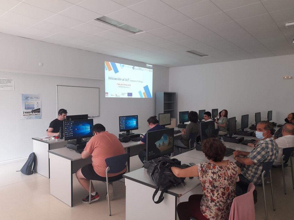 EPSAvila's tweet image. 3ª Jornada Técnica Fablab Ávila. Iniciación al Internet de las Cosas (IoT) - politecnicadeavila.usal.es/?p=5034 #EstudiaenAvila #VenalaPolitecnica #FabLabUsal @Medialabusal @usal