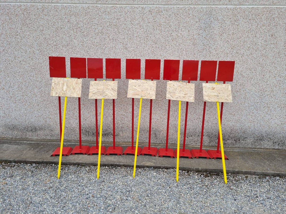 Lungo i percorso troverete questi cartelli, sia per il percorso che per i ristori!
#Memorial Cristiano benedetti 2022
#chiesina #uzzanese #podismo #beneficenza