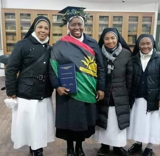 Biafrandream's tweet photo. Biafra To The World ❤🖤💚💛🌇🌍👌🥰 
Any other church wey no be Catholic church in our land is a big fraud in highest order.
#Biafra #FreeMaziNnamdiKanuNow #EndNigeriaNow @cnalive https://t.co/7HnR5hkpuo