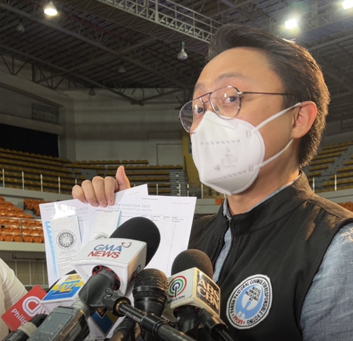 PPCRV found 4 ‘questionable’ copies of ERs from Masbate, Quezon,&amp; Cebu. These will be forwarded to Comelec for investigation. | via <a href="/jacquemanabat/">Jacque Manabat</a>