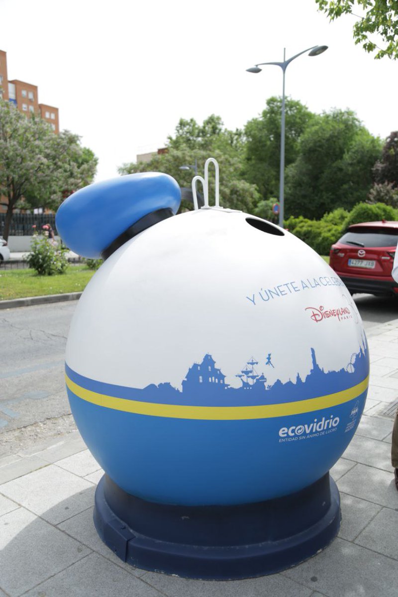 EsmasAlcorcon's tweet photo. ♻️ ¡La magia del reciclaje toma las calles de #Alcorcón! Tenemos nuevos iglús de @ecovidrio para reciclar el vidrio en familia.
😏 Escaneando el QR podéis entrar en un sorteo para conseguir un viaje a Disneyland París. https://t.co/o240GcHYWp