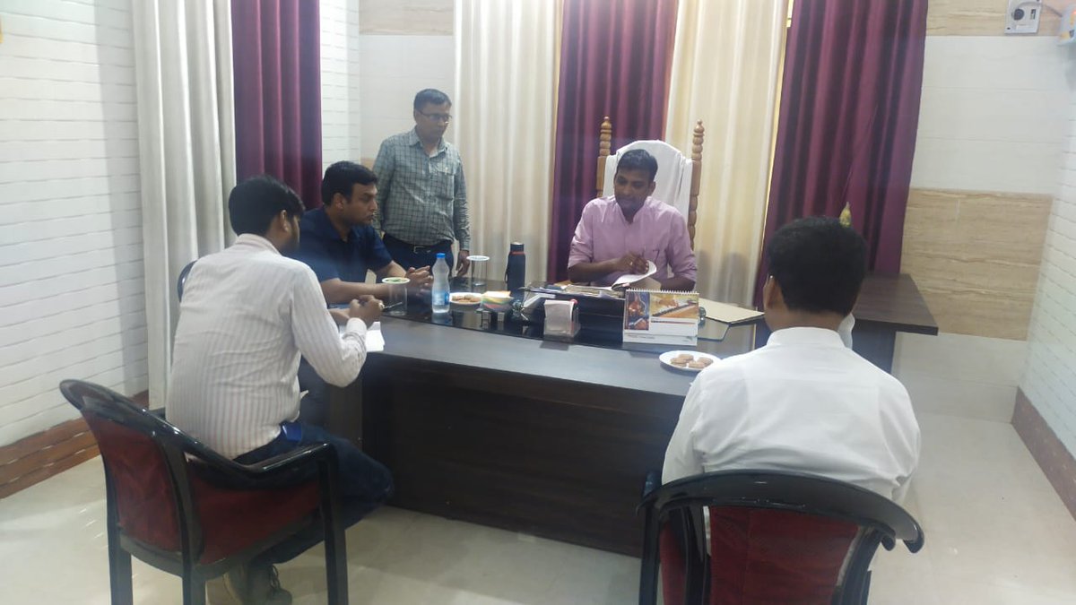 AdmAyodhya's tweet photo. Tehsheel milkipur ka inspection kiya gaya. Sdm and Tehsheeldaar ko instructions diye gaye https://t.co/voGki2O7iX