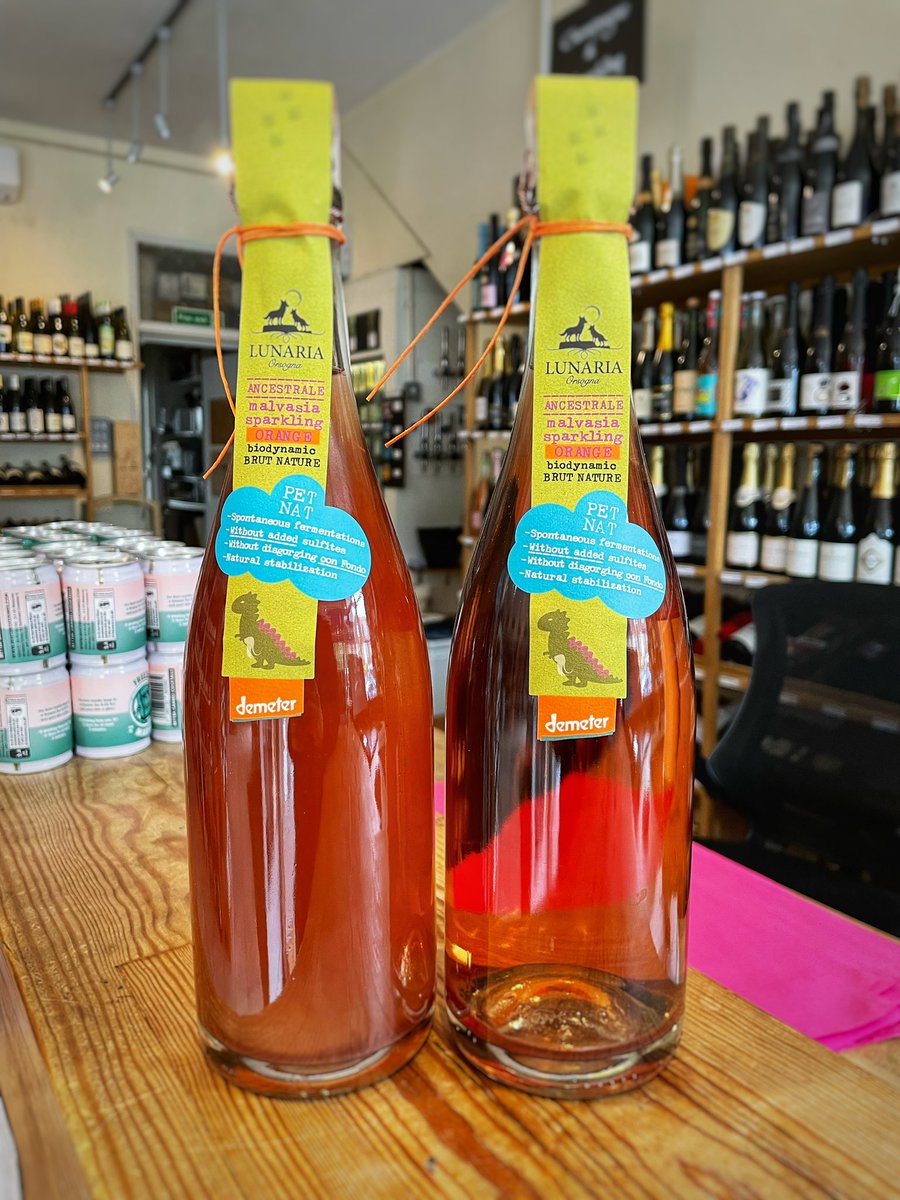 A truly unique Pet Nat.  A tiny bit sweet to begin with, followed by a crisp, dry middle finishing off with flavours of orange marmalade.  Cantina Orsogna is an award-winning Abruzzo cooperative specialising in native grapes of the region.
#brightonwine #hovewine #brightonandhove