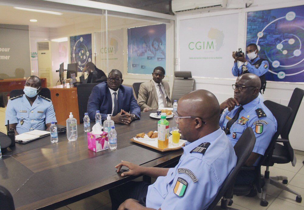 QuipuxCGI's tweet photo. Hier jeudi 19 mai 2022, nous avons reçu la visite du Directeur Général de la @PoliceNtleCi 🇨🇮 qui s’est réjoui du dispositif mis en place par #QuipuxAfrique pour appuyer la Police dans le cadre de la lutte contre l’insécurité routière🛣🚦
#stopalincivismesurlaroute
#CGIM https://t.co/bgBnG0vJoS