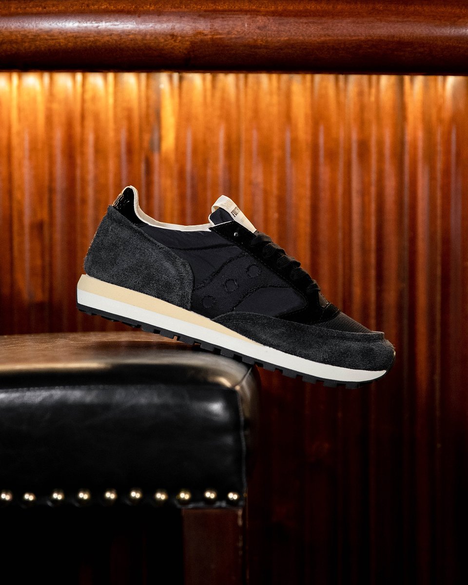 Footpatrol_ldn's tweet photo. The @saucony Jazz is a testament to quality, fine craftsmanship and is simply unrivalled. To celebrate our 20th anniversary, we add our spin to this classic runner. See more: https://t.co/qjWmwIPnlN
#Footpatrol #TEAMFP #Saucony #SauconyOriginals #SauconyJazz #FPSelects https://t.co/Loy9BSjgt9