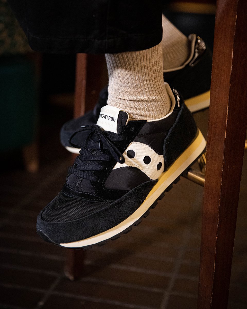 Footpatrol_ldn's tweet photo. The @saucony Jazz is a testament to quality, fine craftsmanship and is simply unrivalled. To celebrate our 20th anniversary, we add our spin to this classic runner. See more: https://t.co/qjWmwIPnlN
#Footpatrol #TEAMFP #Saucony #SauconyOriginals #SauconyJazz #FPSelects https://t.co/Loy9BSjgt9