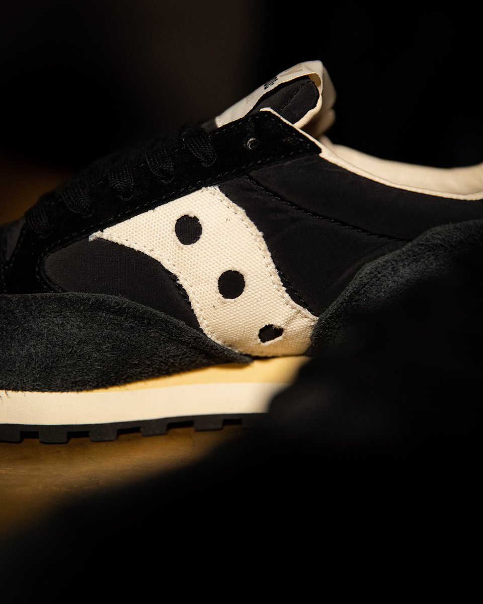Footpatrol_ldn's tweet photo. The @saucony Jazz is a testament to quality, fine craftsmanship and is simply unrivalled. To celebrate our 20th anniversary, we add our spin to this classic runner. See more: https://t.co/qjWmwIPnlN
#Footpatrol #TEAMFP #Saucony #SauconyOriginals #SauconyJazz #FPSelects https://t.co/Loy9BSjgt9