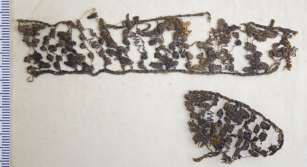 SannaLipkin's tweet image. A lace made from silver-coated silk yarns was found with an infant hidden in a burial of a man inside the church on Hailuoto Island. During the 17th century, these elaborate and valuable metal laces were made in most capital cities in Europe. It was likely illegal. #PMAC22 6/16