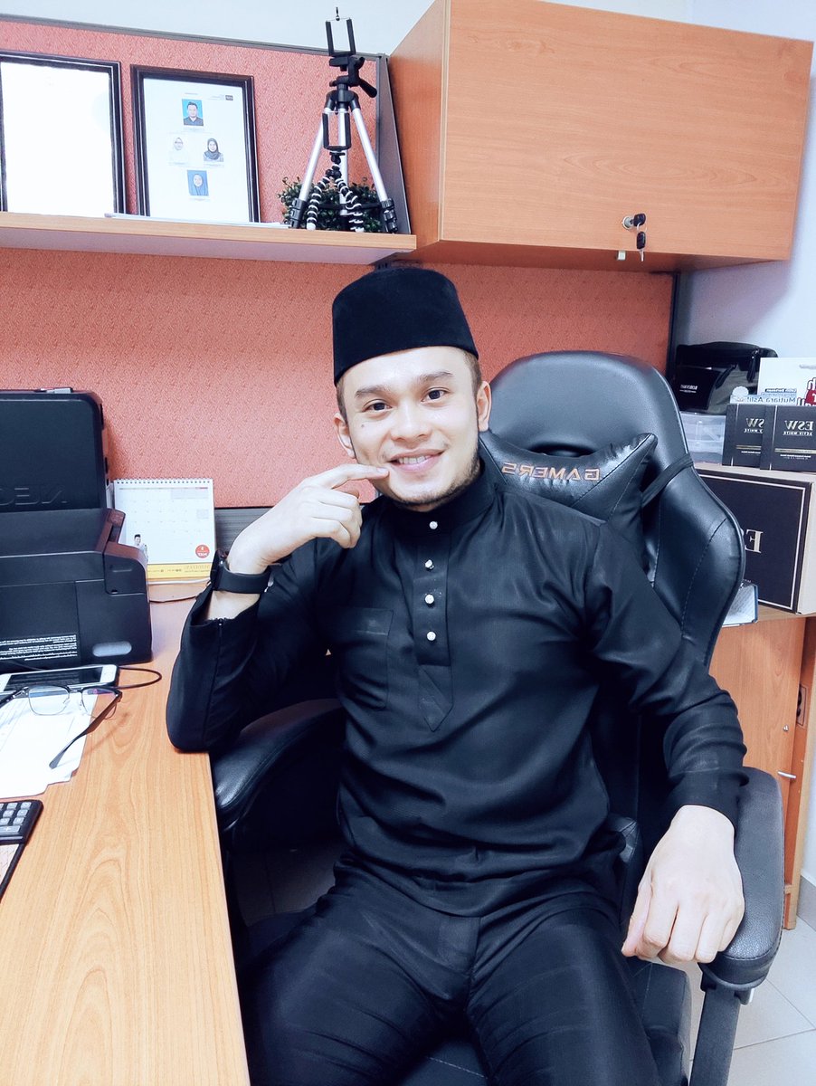 Jaibluesky's tweet photo. Walaupun dah nak dekat waktu magrib saya still nk wish "salam jumaat gaiss"

Black Friday 🖤 https://t.co/2R3msACySs
