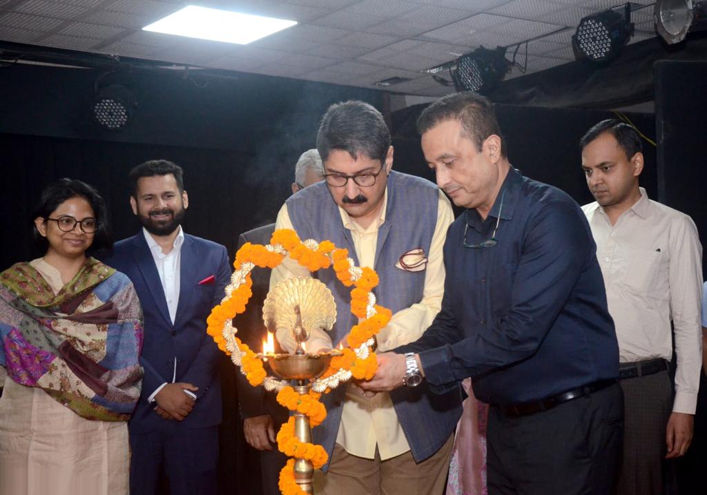 tituraj's tweet photo. #DigitalLiteracy is a major concern &amp; it was a privilege to work with @assampolice on a public advocacy prog for school children in #Guwahati today. 

Thanks to @HardiSpeaks sir for all the support &amp; an engrossing session with the kids.

@baawraman

#TheThinkCampaign https://t.co/39u2hfFen3