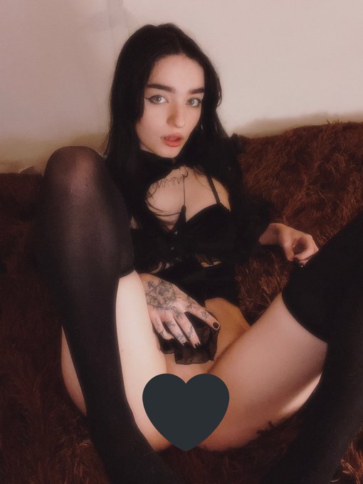 photo without censoring https://t.co/wtlfmby8LX of https://t.co/TQxJBajd0g ❤️ https://t.co/aP2f4cJc5