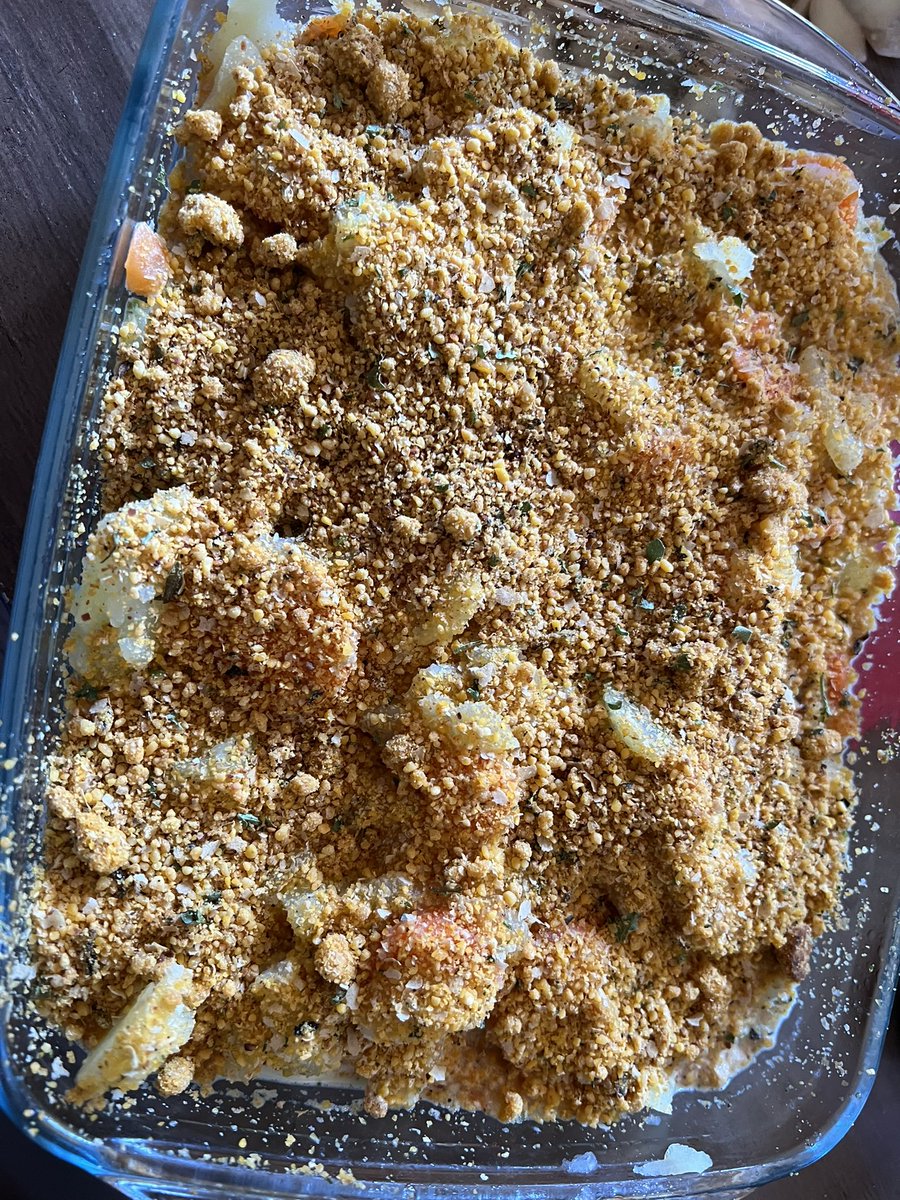 KimAbsolute's tweet photo. Heute mal etwas mit Kartoffelgratin experimentiert. Die ungebackene Version sieht doch schonmal ganz gut aus 😊 #GoVegan https://t.co/4Usw9yV7di