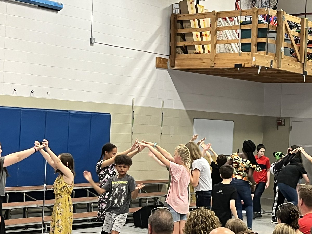 DJohnson3WH's tweet photo. So great to all be together to celebrate 5th grade accomplishments and creativity at the music performance last night! #itsworthit @WilsonHillElem https://t.co/pVBhYc8XYt