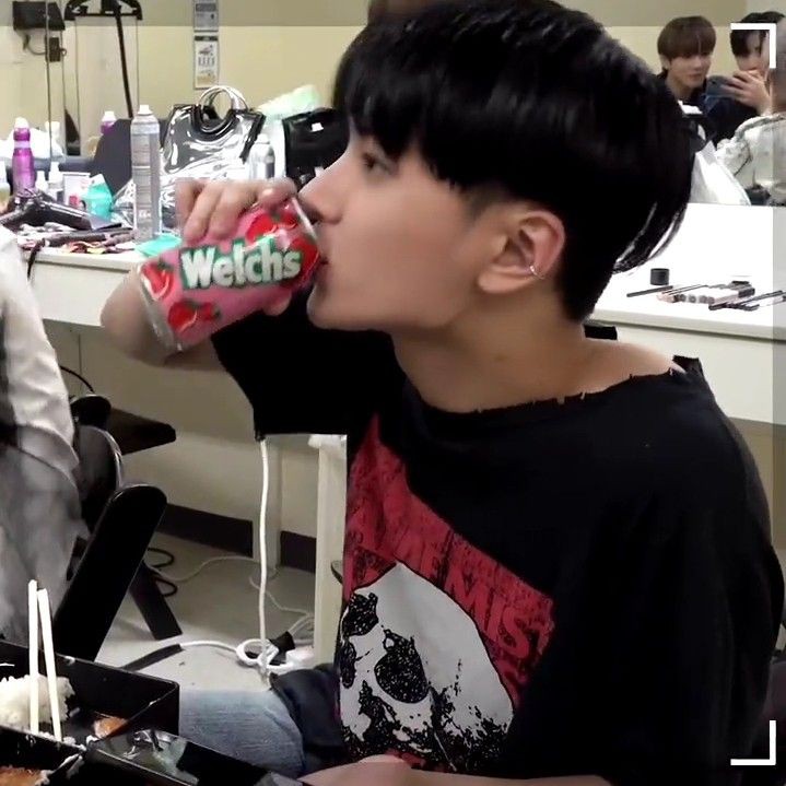 muffinseong's tweet photo. attractive https://t.co/vsxnlaYGT8