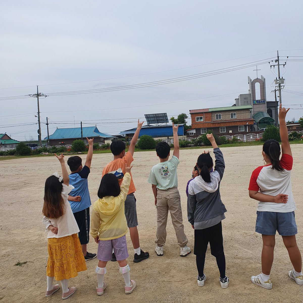 gabigab910927's tweet photo. It's the second goat gym class. I played a simple goat in class, and I did a goat pose with my kids. Isn't it really dynamic? The students are so cute and lovely I can feel the goat vibe
@GreatGoatsNFT @jezzworker @xCodeRed5 @suavaetv
#goatish #nft #goatclass https://t.co/asQEuWjzUN