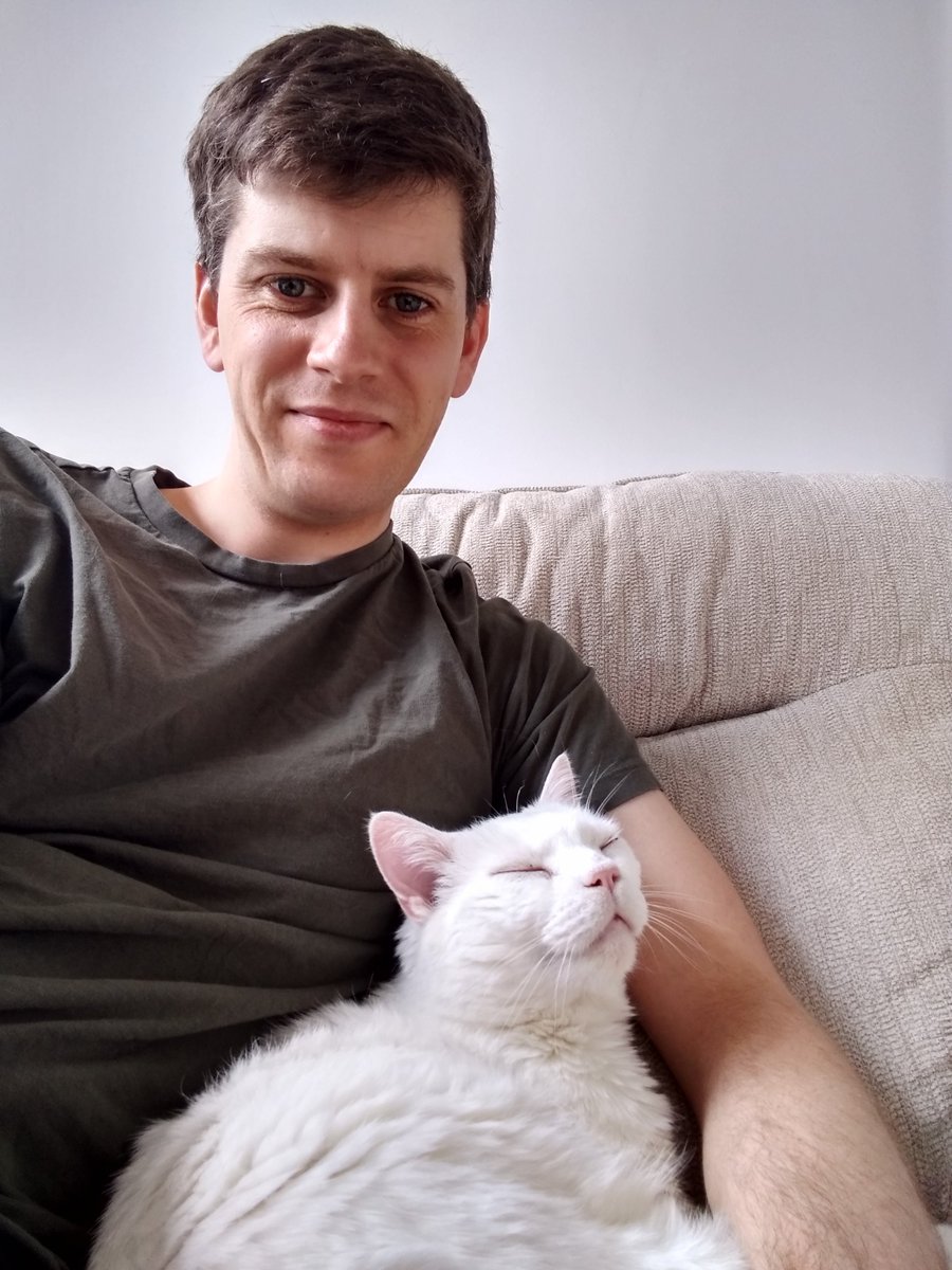 Settling down with <a href="/Lester_TheCat/">TiredLion</a> to hear about how <a href="/nanopore/">Oxford Nanopore</a> sequencing discovered mitogenome variation in domestic cats at #NanoporeConf