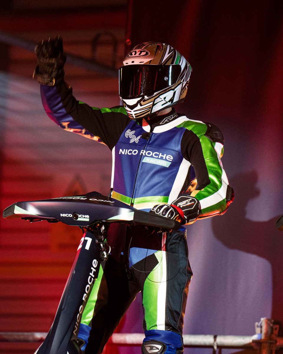 eSC_LIVE's tweet photo. Hands up if you’re ready for race week ✋

#eSkootr | #eSCRacing https://t.co/KL3L8Qsslm