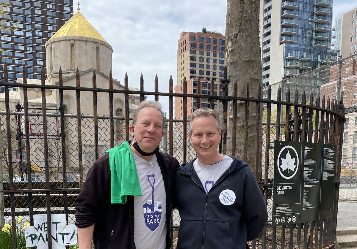 stvartanpark's tweet photo. Tomorrow, @PfPNYC's It's My Park volunteer program returns to St. Vartan Park—from 10 a.m. to 2 p.m. Last month for the program, Matt Bondy (right)—a candidate for district civil court judge in next month's primary—joined @stvartanpark's @kevokeefe to work on fence restoration. https://t.co/PjhBTsoqmo