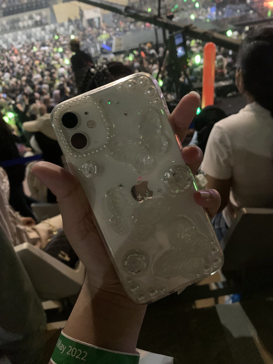 Adelliaghzni's tweet photo. HELP RT !!!!!

Ada yg merasa kehilangan HP IPHONE 11 PUTIH di GREEN GATE?!!!!

#allobank #AllobankFestival2022 https://t.co/wMo196OSKG