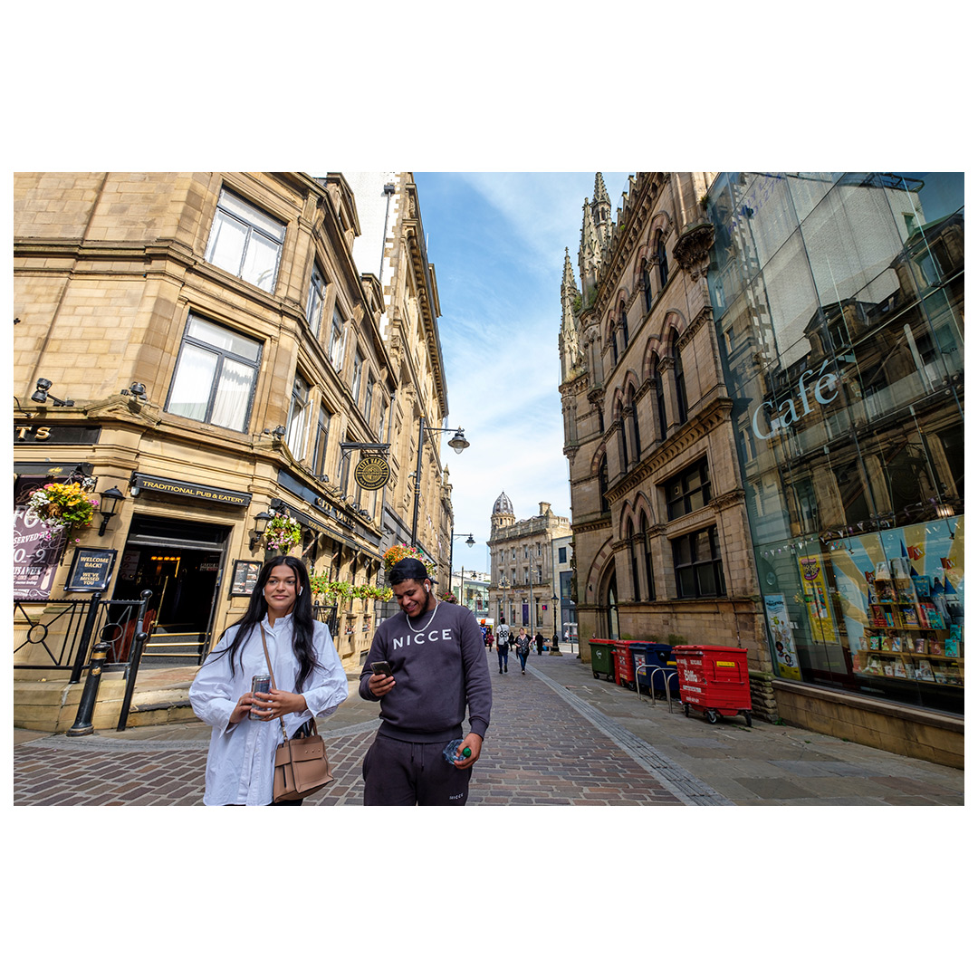 philjackson_8's tweet photo. Celebrating Bradford, its places and its culture and supporting the bid for Bradford to be UK City of Culture 2025.
.
.
#BradfordWoolExchange #CityPark #BradfordCityHall #Bradford2025 #CityofCulture2025 #visitbradford https://t.co/tADlFt5Are