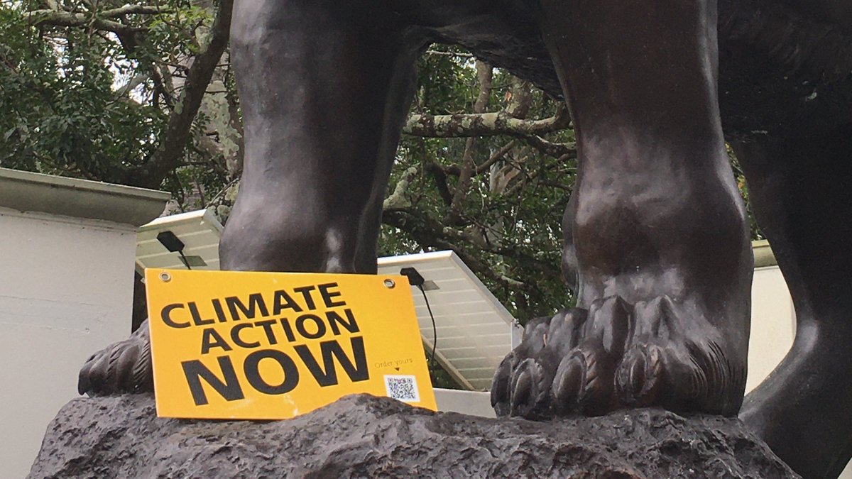 ClivesOil's tweet photo. we left a message on Clive's driveway at 36 Needham St, Fig Tree Pocket QLD (where he owns THREE houses in a row!) https://t.co/OH85tw0PZS #ClivesSnakeOil #Ad_Jackers #AusPol #AusPol2022 #UAP #ClivePalmer #CraigKelly #craigkellymp #unitedaustraliaparty https://t.co/3JYvZJXOLP