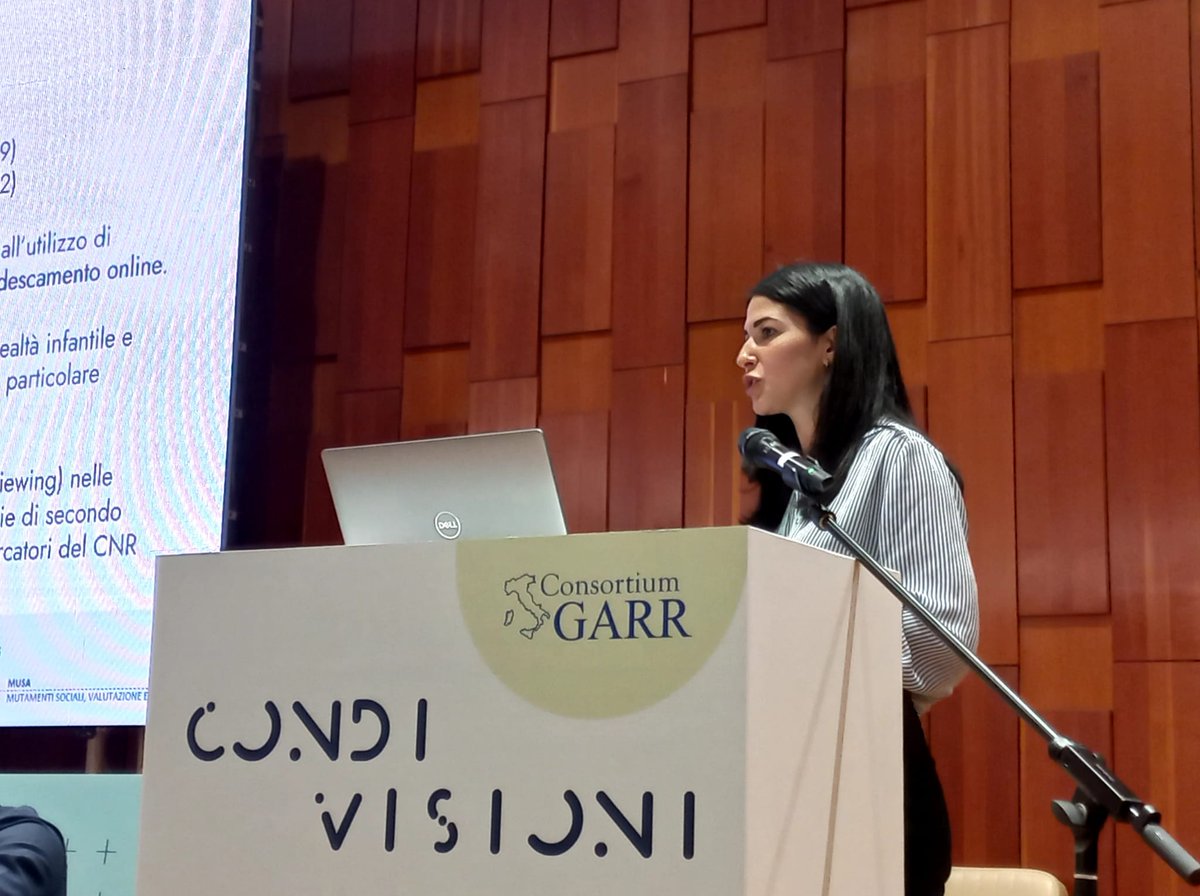 ReteGARR's tweet photo. La sessione sulla #cybersecurity si conclude con l'intervento dell'Osservatorio delle tendenze giovanili sul #cyberbullismo e adescamento online di bambini e adolescenti.
Giulia Ciancimino @CNRsocial_
#confgarr22 
👉 https://t.co/eAo67iGazv https://t.co/h1gnmFivLg