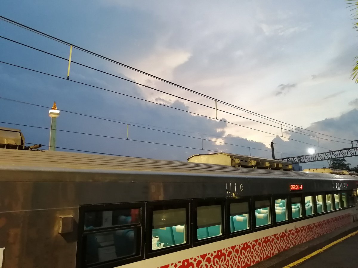 Pulang Jumat Kembali Ahad, bersama <a href="/KAI121/">Kereta Api Indonesia</a> Nyaman, Aman.. thks KAI