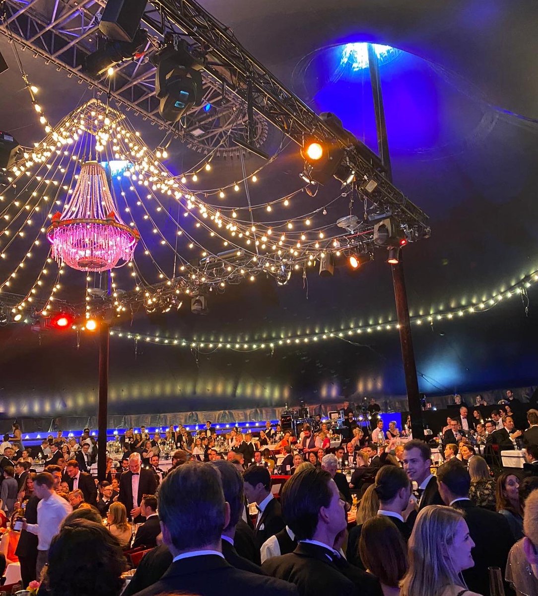 Regpit_tech's tweet photo. 🌟#GermanStartupAwards2022 vom @StartupVerband  mit vielen spannenden #Gründerinnen und #Gründern &amp; großartigen unternehmerischen #Ideen

🎉 Herzlichen Glückwunsch an die Gewinnerinnen und Gewinner und danke für den tollen Abend und das Wiedersehen!
#startup #berlin https://t.co/eOfLWBrILn