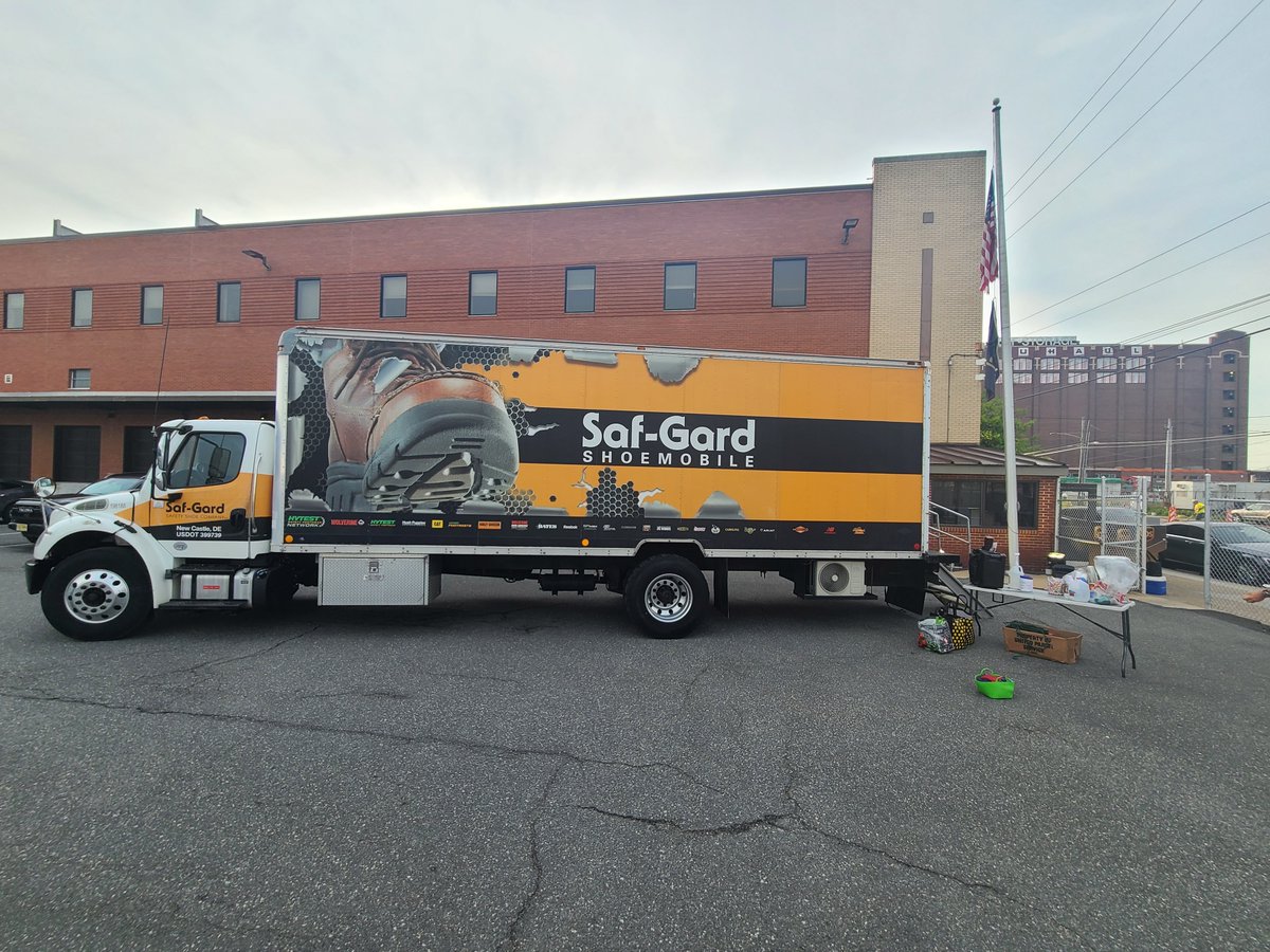 UpsSouthwest's tweet photo. It's finally here! The shoe truck has arrived with all your favorite brands ™️ TODAY ONLY
To all Philadelphia area UPSers 📢 come on down to Oregon Ave and get your Safe Work Boots🥾
 We've got games, refreshments and more!
#SafetyFirst @DJEJZ @bramosjrUPS @Upsjosephgill @UPSers https://t.co/i7LxTfZQ4L