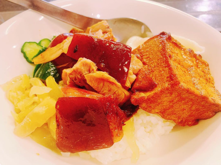 always889's tweet photo. 吃完结论心目中觉得最好吃的猪脚饭还是四平街��家“富霸王猪脚” 值得推荐！ https://t.co/tAhMts5As8