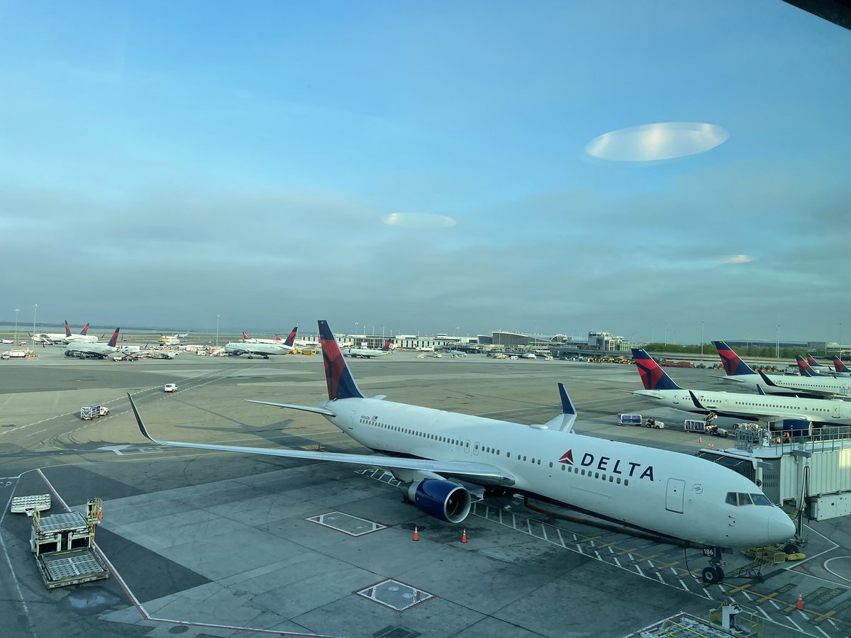Away we go… back on #MedTwitter and heading to #DDW2022 JFK—> SAN Looking forward to catching up with old friends, educating and learning in person!