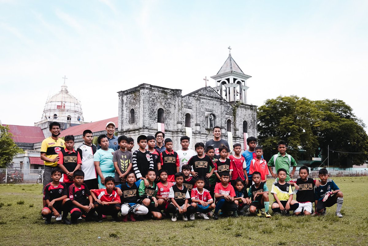 Scenes from the famous Barotac Nuevo Plaza 💛🖤

We met with Ariel Bedic—Jovin's dad and a longtime football coach—and took in the amazing atmosphere as the kids played a friendly match. ⚽️ #UnaKaya 

READ: bit.ly/3sLbFXL