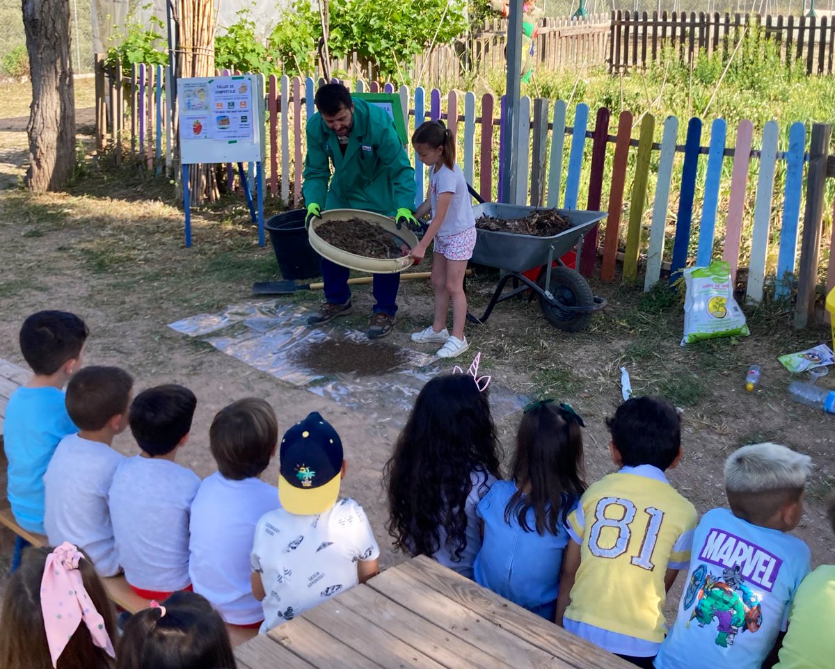 ♻️Terminado nuestro taller de compostaje ♻️¡Seguimos aprendiendo!  #ecoescuela #huertoescolar