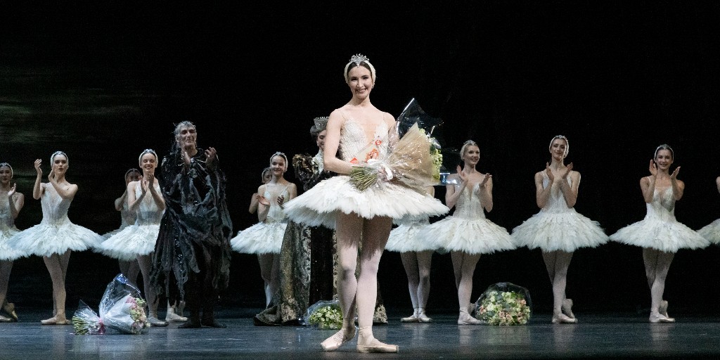 Royal Ballet and Opera (@rbo_org) on Twitter photo 💐 A lovely snap from last night's Swan Lake cinema relay, where we were also celebrating <a href="/londonballerina/">Lauren Cuthbertson</a>'s 20 year anniversary with <a href="/TheRoyalBallet/">The Royal Ballet</a>!
Join us in congratulating Lauren on her amazing career 😍
#ROHswanlake 💐 A lovely snap from last night's Swan Lake cinema relay, where we were also celebrating <a href="/londonballerina/">Lauren Cuthbertson</a>'s 20 year anniversary with <a href="/TheRoyalBallet/">The Royal Ballet</a>!
Join us in congratulating Lauren on her amazing career 😍
#ROHswanlake