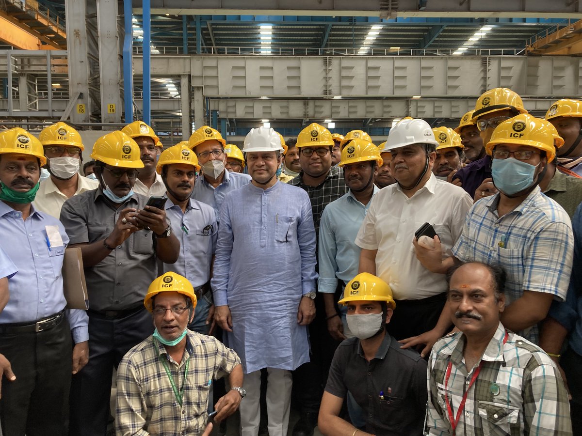 icfindrlys's tweet photo. Hon'ble MR Shri @AshwiniVaishnaw with members of #TeamICF. Thanks sir for the memorable moments you gave us ! Proud to have you as the head of our IR family! @RailMinIndia https://t.co/lxBs7XRIYJ