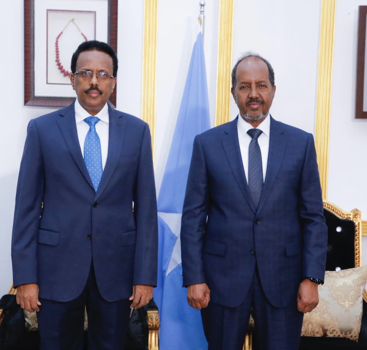 Dowladnimadu waa qalin isu dhiib iyo isku sharfid xilka. Madaxeynahana 9aad sharaf ayuu mudan yahay. Madaxweynaha 10aad Alle haku asturo ammaannada ummadda.