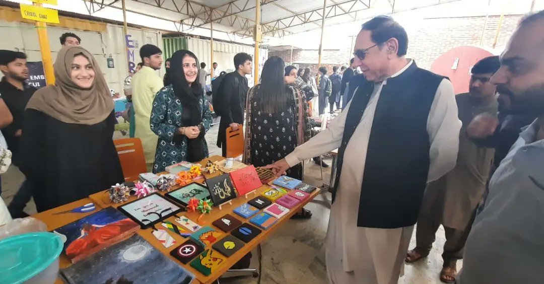 CUIofficial's tweet image. Rector #CUI Prof Dr. Tabassum Afzal visited Student Week stalls today &amp;amp; appreciated the entrepreneurial efforts of students. 
#StudentWeek is an opportunity to recuperate &amp;amp; enhance skills by participating in different extracurricular activities.

#CUIOfficial #cuinews