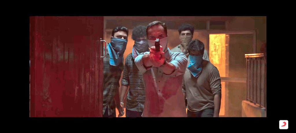 #NaduvulaKonjamPakkathaKaanom
#Vikram ♥️🔥🔥

We all go through ups and downs in life,don’t ever lose hope,there r people who might giv false hope to pull u down..don’t fall for them instead our hard work,skill and  dedication alone wil help u succeed👍 not those false predators