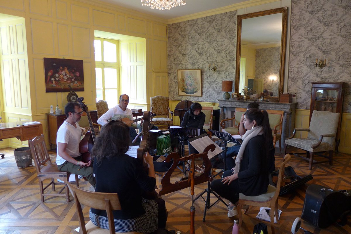 ensemblevedado's tweet photo. Fun, work and exciting times preparing our new program !
Résidence au #chateaudeVerges pour les #saisonsbaroquesduJura. 
Nous serons en concert le 28 août en clôture du festival.
Merci à @vincentdumestre pour sa confiance et son soutien 
#baroque #latino https://t.co/5vv6iiWXh5