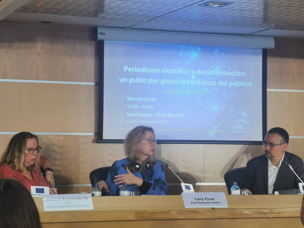 Patriciaenverde's tweet photo. "Ahora, todo el mundo puede ser un creador de contenido y esto ha complicado muchísimo el escenario. Además, la información #científica se actualiza constantemente, es confuso para el ciudadano", @surveyfunk en @Europarl_ES #ScienceMediaDays https://t.co/nTkMQb7K2G