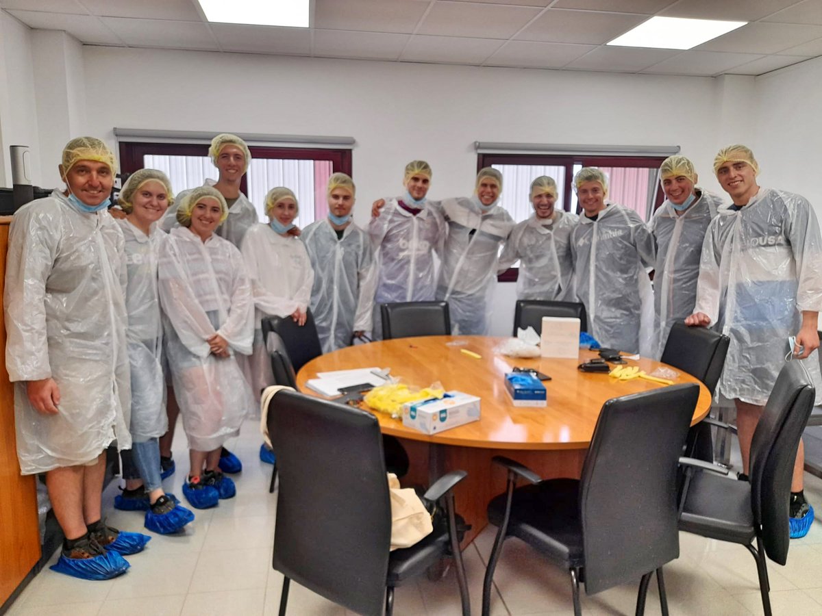 ETSEAFIV_UdL's tweet photo. El Grau d'Enginyeria Agrària i Alimentària #geaa va assistir ahir a la @cultiva_jornada i va visitar Jamcal Alimentación i la Granja Perales de @GrupoPastores, entre d'altres. 🤩 Moltes gràcies per acollir-nos! 💚
#vallscompanys #jornadacultiva @UdL_info @udlsiau @AgroJAlvarez https://t.co/DeKXdUnY4w