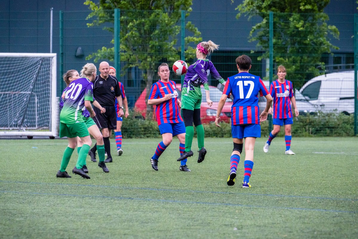 RosegroveLadies's tweet photo. Stills from the @StAnnes_FC match. Well done to 13 yr old @ItzWillClark for taking up the photography reigns π·
Full set on the link below β½οΈ
#ROSSTA #TheseGirlsCan
https://t.co/d5OhoJpYFt https://t.co/vcwVI736M3