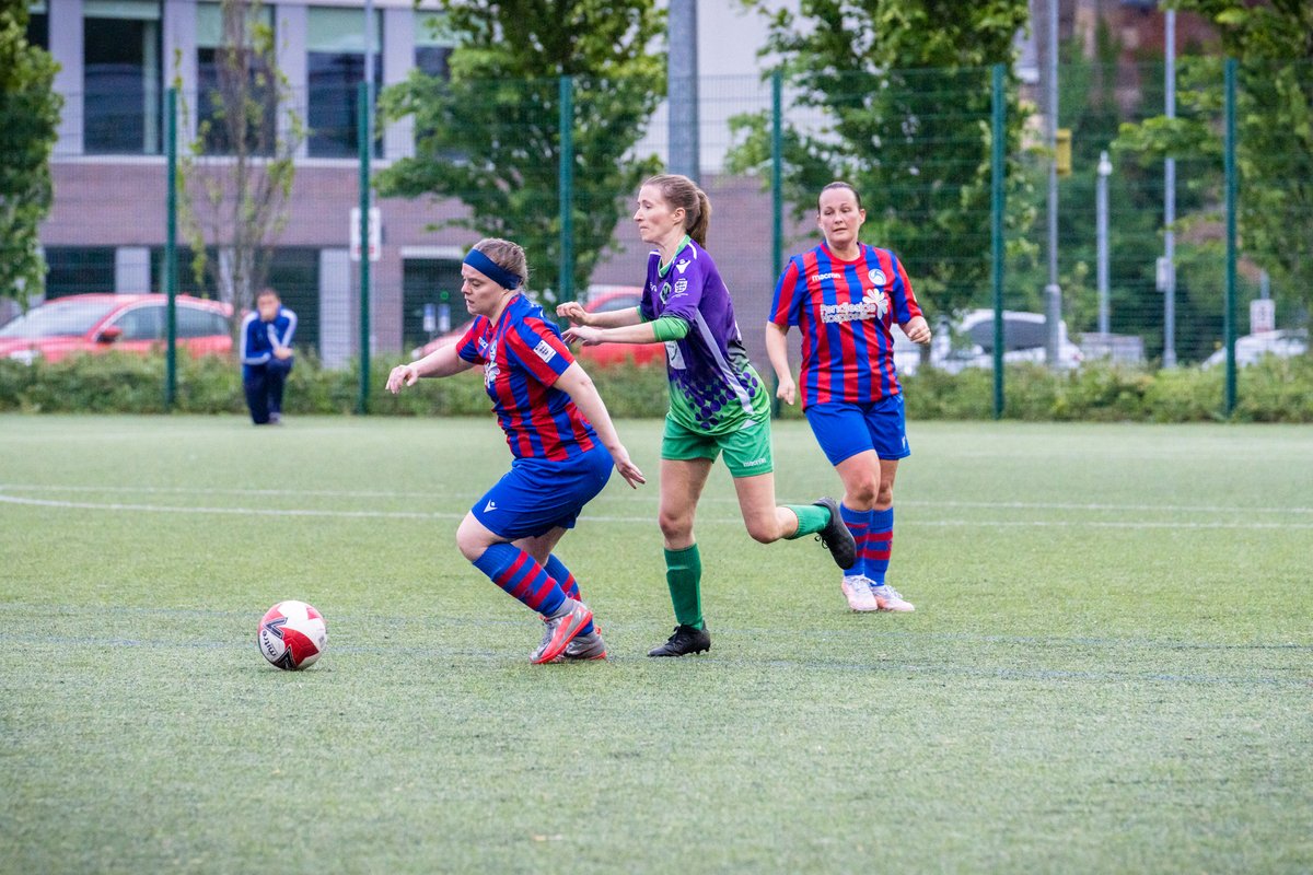 RosegroveLadies's tweet photo. Stills from the @StAnnes_FC match. Well done to 13 yr old @ItzWillClark for taking up the photography reigns π·
Full set on the link below β½οΈ
#ROSSTA #TheseGirlsCan
https://t.co/d5OhoJpYFt https://t.co/vcwVI736M3