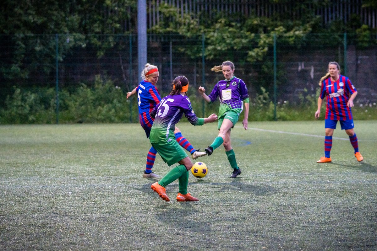 RosegroveLadies's tweet photo. Stills from the @StAnnes_FC match. Well done to 13 yr old @ItzWillClark for taking up the photography reigns π·
Full set on the link below β½οΈ
#ROSSTA #TheseGirlsCan
https://t.co/d5OhoJpYFt https://t.co/vcwVI736M3