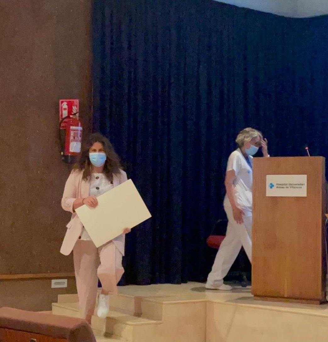 albertlecube's tweet photo. LOVELY 💕Vean como en #Lleida nuestra #R4 en #Endocrinología se transforma en nueva #adjunta del Servicio a medida que baja las escaleras.🥰 #RaquelRuano @harnaulleida @DiputacioLleida @SociedadSeedo @sociedadSEEN @SEDiabetes https://t.co/YpFpbhWR0c