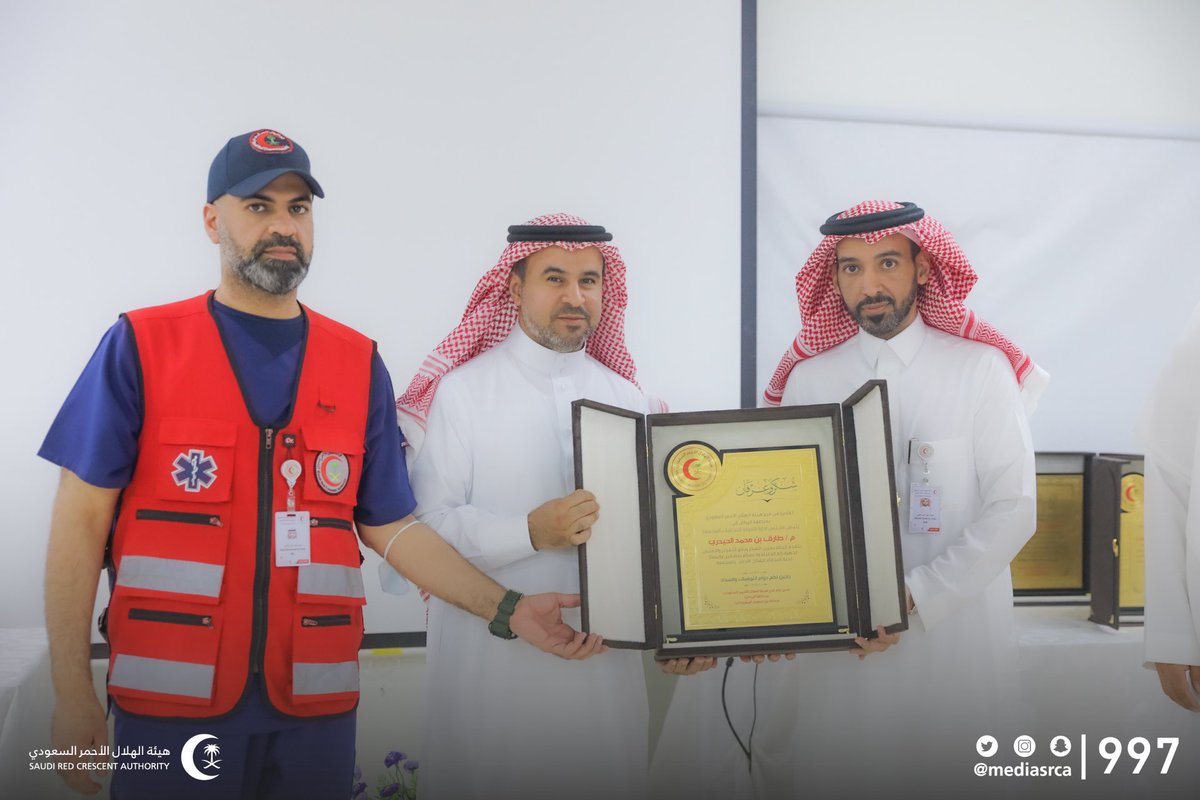 mediasrca's tweet photo. دشن مدير عام فرع الهيئة بمنطقة الرياض ورئيس مجلس إدارة الغرفة التجاريه بالمجمعة وأعضاء لجنة أصدقاء #الهلال_الأحمر_السعودي قاعة التدريب بمركز إسعاف العلاوة بدعم من لجنة أصدقاء الهلال الأحمر بالمجمعة كما قدم سعادته الشكر والأمتنان للجنة علي ماتقدم من أعمال لخدمة المجتمع بالمحافظة. https://t.co/4Kcr3K6ub3