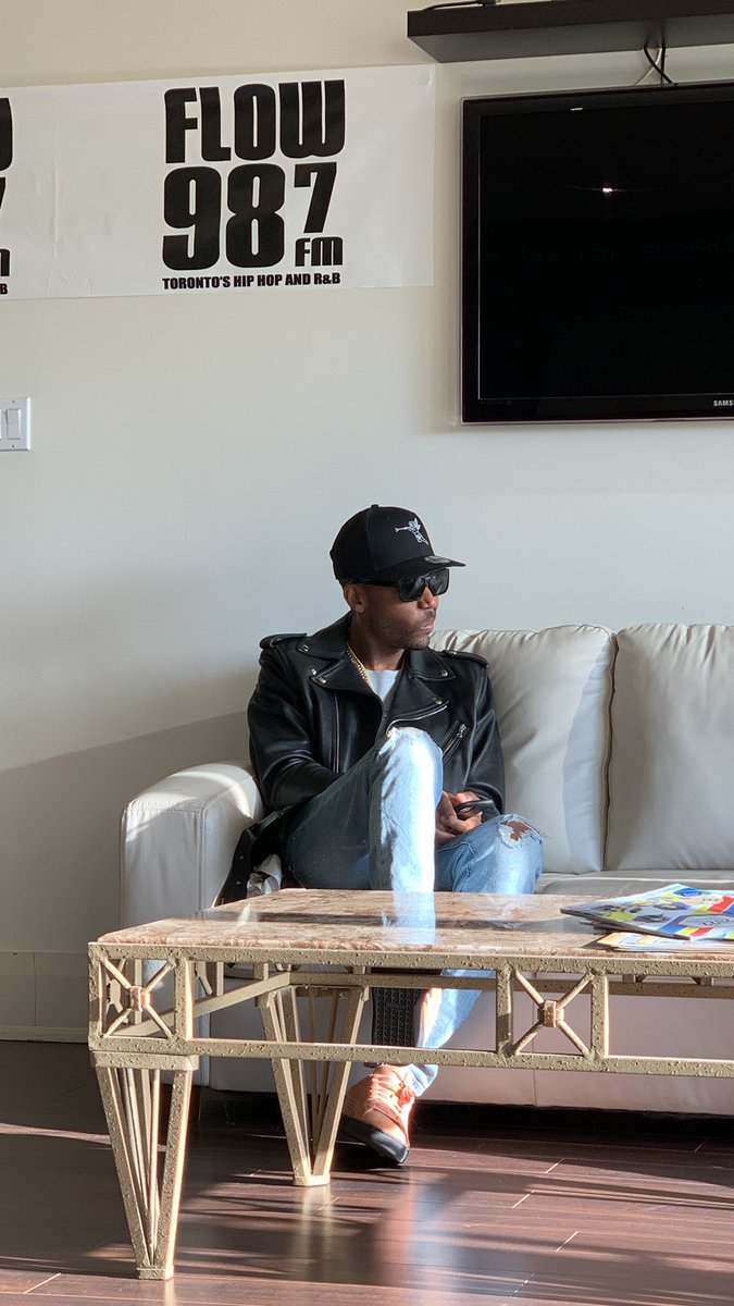 My bro <a href="/drewjamesRR/">Drew James</a> bout to light up <a href="/FLOW987FM/">FLOW 98.7 FM</a> #freestylefriday LET’S GO ⚡️⚡️⚡️